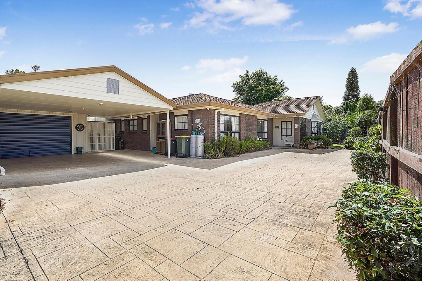Wow, Spacious With A Pool Ferienhaus